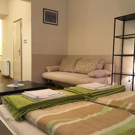 Apartment Arany Janos Apartman *